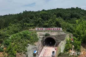 昌九高铁邓家山隧道顺利贯通图片