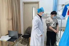 常德大叔发病倒进火堆严重烧伤，多方紧急援助，儿子所读大学还给医院发来感谢函图片