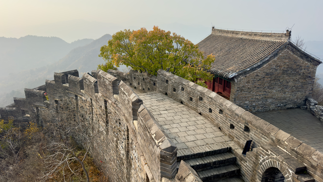 河北滦平：暮秋长城如诗似画