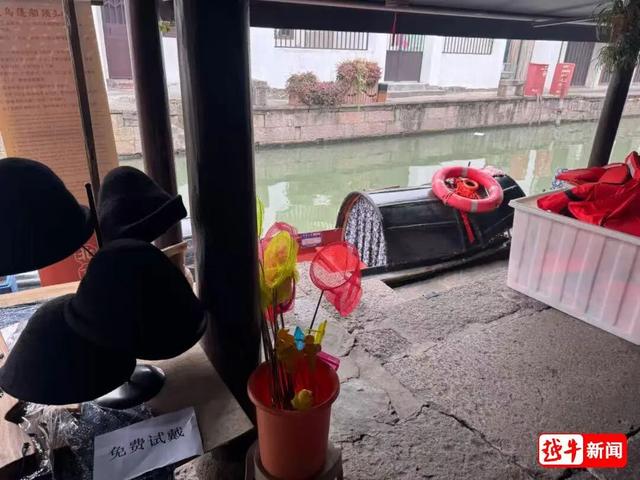 演员洪剑涛致歉！此前在安昌古镇试戴帽子被要价5元，当事店主：如果人人都试戴一两次，就没办法卖了