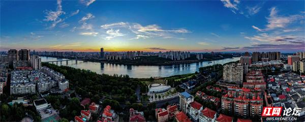一江碧水穿城过，两岸风华尽揽——这是株洲独有的浪漫拼图