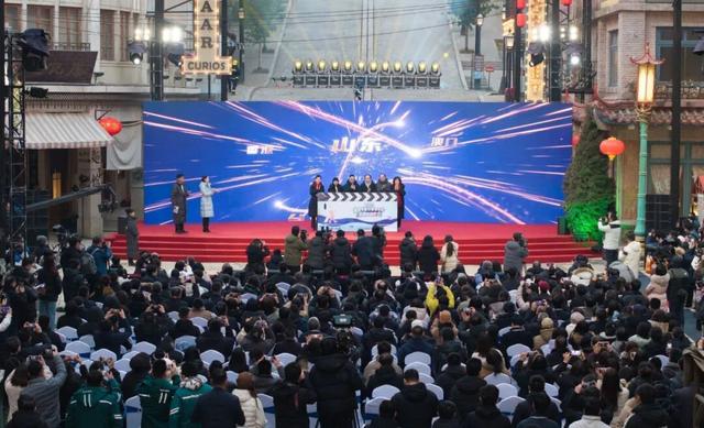 周杰伦山东开演唱会，妻子昆凌打卡欧乐堡！网友：回家请跟杰伦这样安利德州！