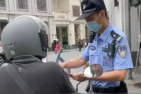 半小时内查处十多辆电动自行车有这种行为，近期严查！图片