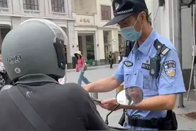 半小时内查处十多辆电动自行车有这种行为，近期严查！图片