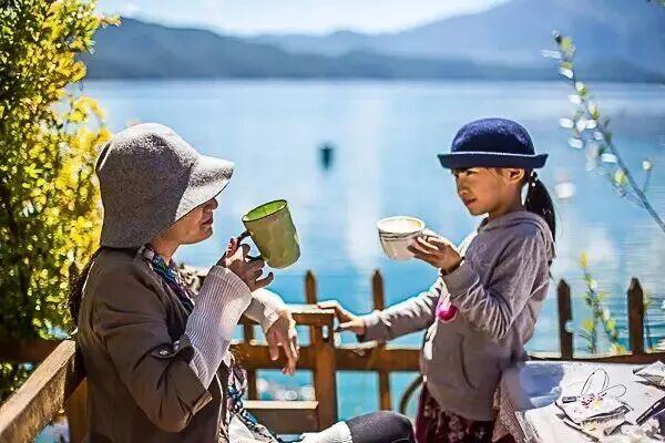 【冬季暖阳 凉山不凉】一湖碧水映云天，摩梭风情醉心间