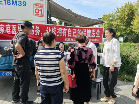 抚远市抚远镇临江社区微网格志愿服务点亮房车营地