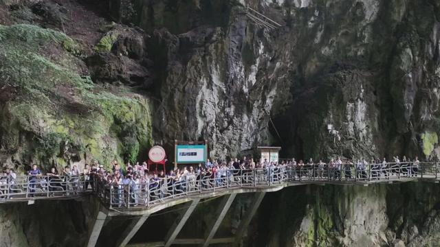紫云格凸河景区“双节”假期受热捧