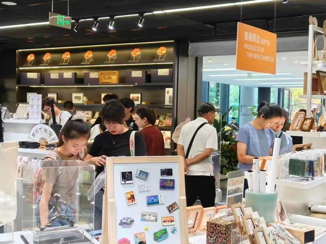 金秋十月去哪儿 万千气象成都行｜双节收官 “成都礼物”共售出1.6万件文创产品