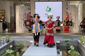 2024年楚雄彝族火把节楚雄彝绣非遗世界行活动开幕图片
