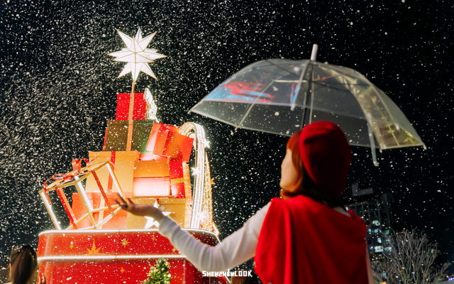 下暴雪的「圣诞小镇」开了！12米泡泡玛特圣诞树亮灯