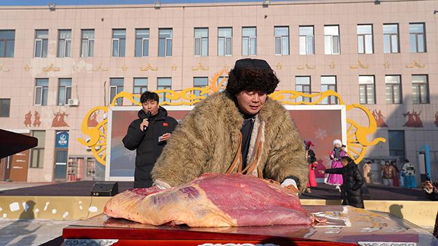 雪原藏珍味 游牧传温情！鄂温克 “伊德喜” 冬储肉大集燃动冰雪季