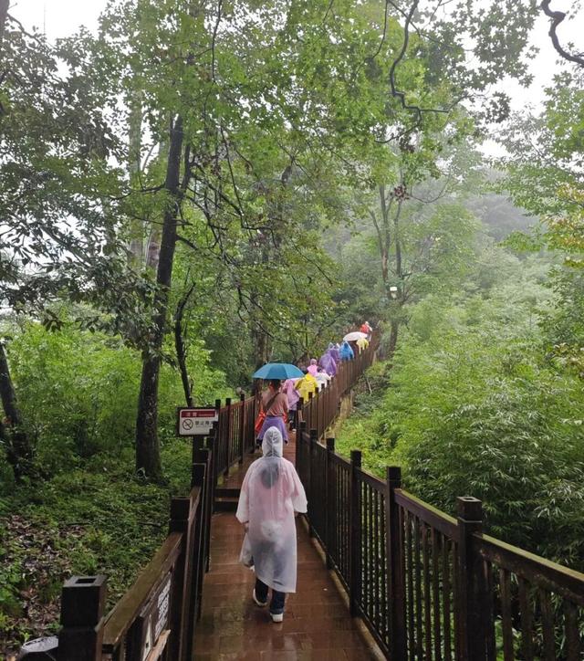 七夕节“万人冒雨攻打瓦屋山”！
