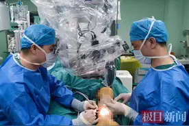 六旬糖友双下肢肿成“大象腿”，医生将淋巴管“改道”连接静脉成功消肿图片