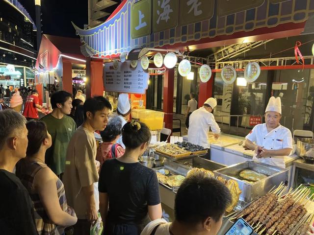 人从众……今夏火出圈！本地居民、全球游客都为静安这里的夜停留丨静安“夜”精彩