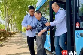 车厢飘墨香！南京公交与您共享一路书香图片