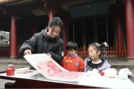 拓蟒纹、提金蛇灯……这个春节到成都崇州画“蛇”添福→图片