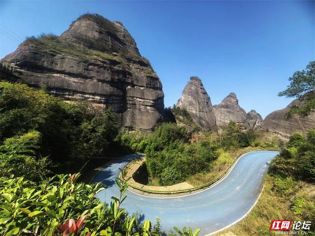 岁暖时刻丨脚踩亿年岩石，眼收峰林倒影，这才是山水正确打开方式