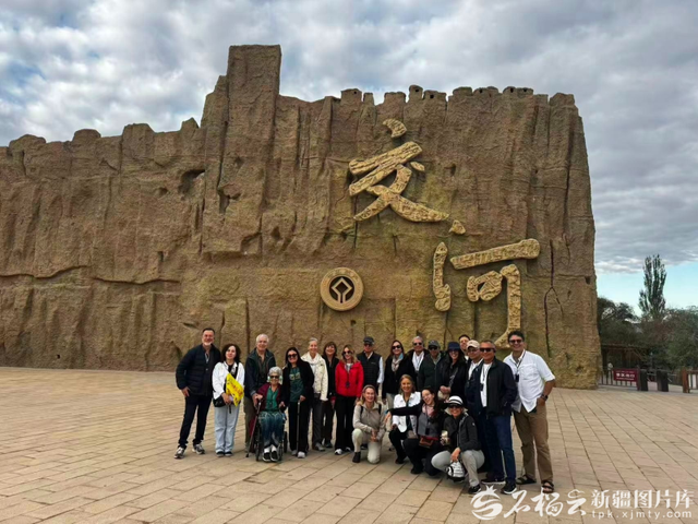 祝福新疆更美好｜这些外国游客为啥这么喜欢新疆？