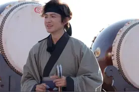 汪涵姚晨钟汉良周洁琼变装引爆《花儿绽放》，“花儿集市”今晚热闹开市图片