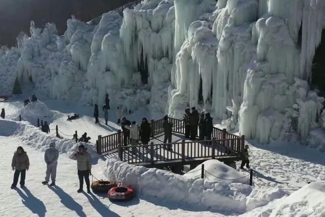 凝冬之境：辽宁冰瀑玉带与冻海蓝冰的限定交响