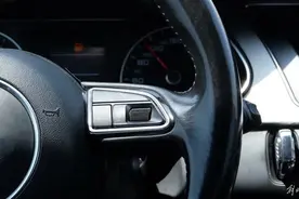 付费才能解锁方向盘加热功能？“还好现在踩刹车不用掏钱”图片