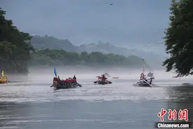 安徽泾县：桃花潭水深千尺 龙舟竞渡庆端午图片