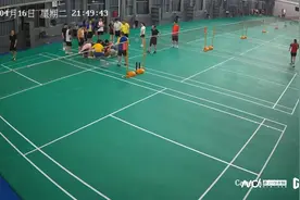 与死神赛跑！体育生球馆见义勇为，救助心梗倒地男子图片
