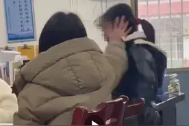 湖南一女教师打骂学生，视频拍摄者反被威胁？官方回应图片