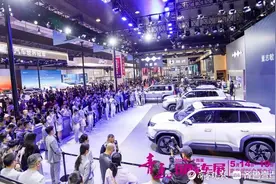 AI机器人首秀，发布20余款新车！2025青岛国际车展开幕图片