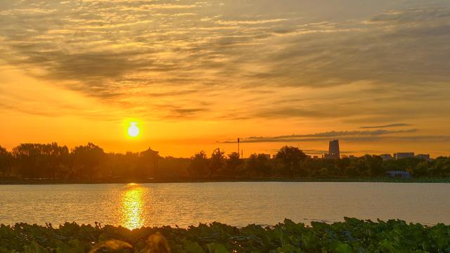 奇观！今早北京的天空出现“彩虹”，你看到了吗？