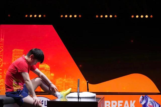 孙颖莎王楚钦先后退赛，伤情披露：孙颖莎脚踝扎绑带仍不适，王楚钦背部不太能动得了