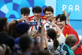20岁当天再摘金，潘展乐助中国游泳队打出最漂亮一仗图片