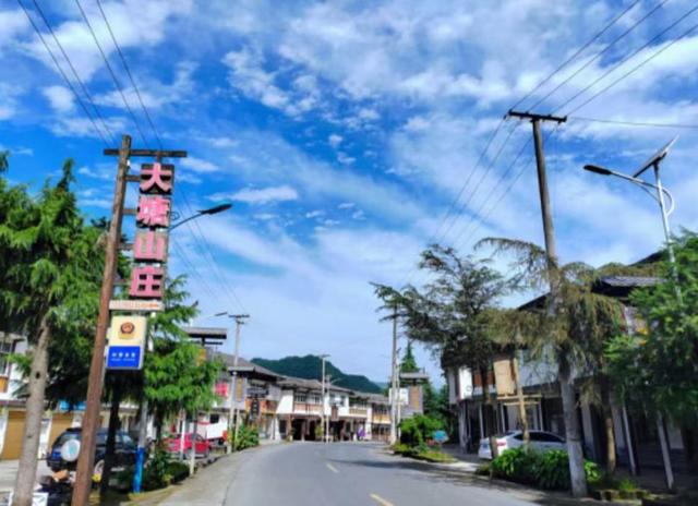 抓住夏天的尾巴，扎进遵义的山野间