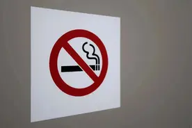 飞机上吸电子烟？处罚来了图片