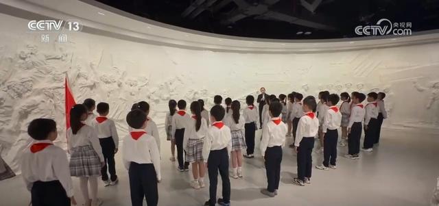 各地红色场馆迎来参观热潮 互动式体验让抗战历史“活起来”