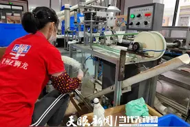 锦屏：羽毛球加工厂复产忙图片