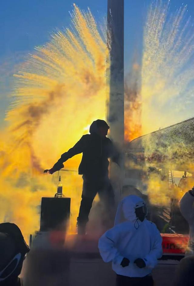 今年冰雪季怎么玩？全国各大雪场提前半个月开板、乌鲁木齐中小学生“喜提”5天雪假