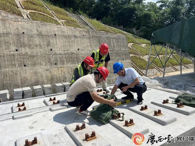 无砟轨道施工！广西这条铁路有重要进展