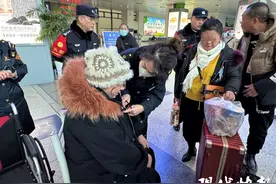 孕妇刚进车站羊水破了，救援两小时后母女平安图片