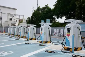 薅羊毛啦！加油充值最高得6666元红包，充电服务费只需1分钱/度图片