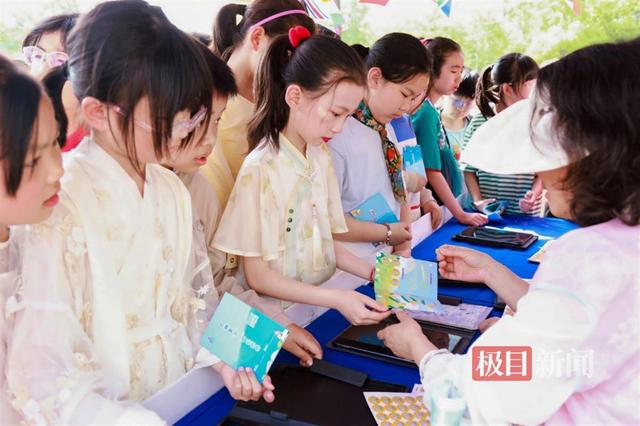 世界读书日这天，“李白”“诸葛”的故事被学生演活了