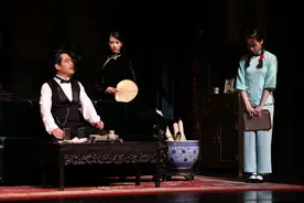 北师大版《雷雨》曹禺剧场上演，学生演员称“终生难忘”｜揭秘图片