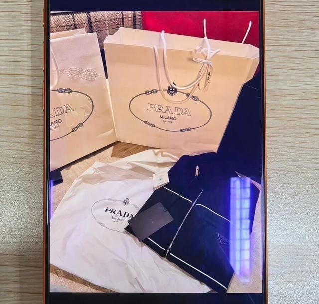 每顿饭一万多元，出游一次一百多万元，1年花光1300余万元！她已被刑拘