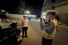 警探号｜北京一男子无证驾驶骑摩托遇交警想“逃跑” 查获后被拘留10日图片