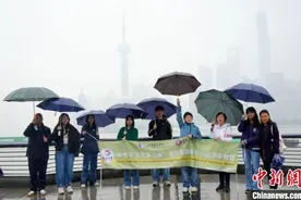 德国华裔少年行走上海 感受海派风情图片