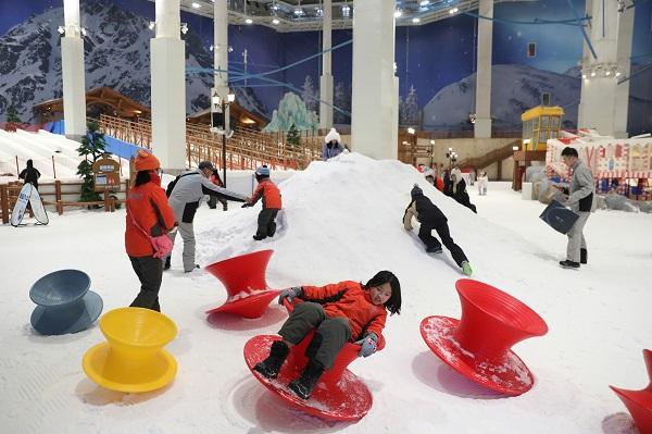 接待超百万游客！上海耀雪冰雪世界周年庆启幕国际冰雪文化季