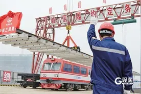 青岛地铁：穿行在“时光隧道”图片