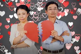 从爱情见证物到废弃物，销毁婚纱照火了图片