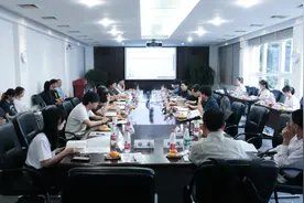 当学生越来越多使用AI，文学教育该如何应对图片