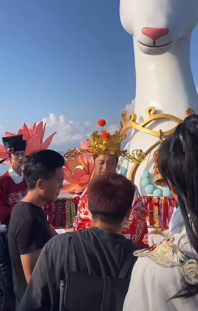 演员马景涛一个多月“打工”3个景区，前妻曾回复网友“他是为儿子多存钱”评论